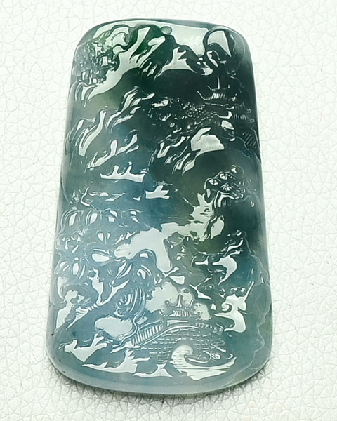 山势雄伟