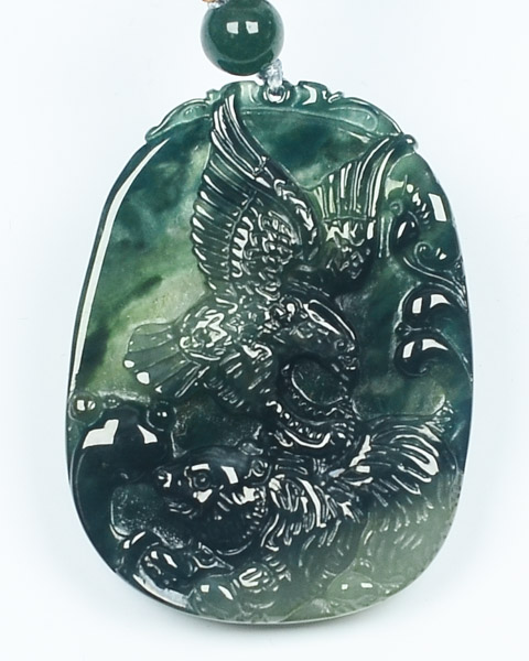 雄鹰展翅