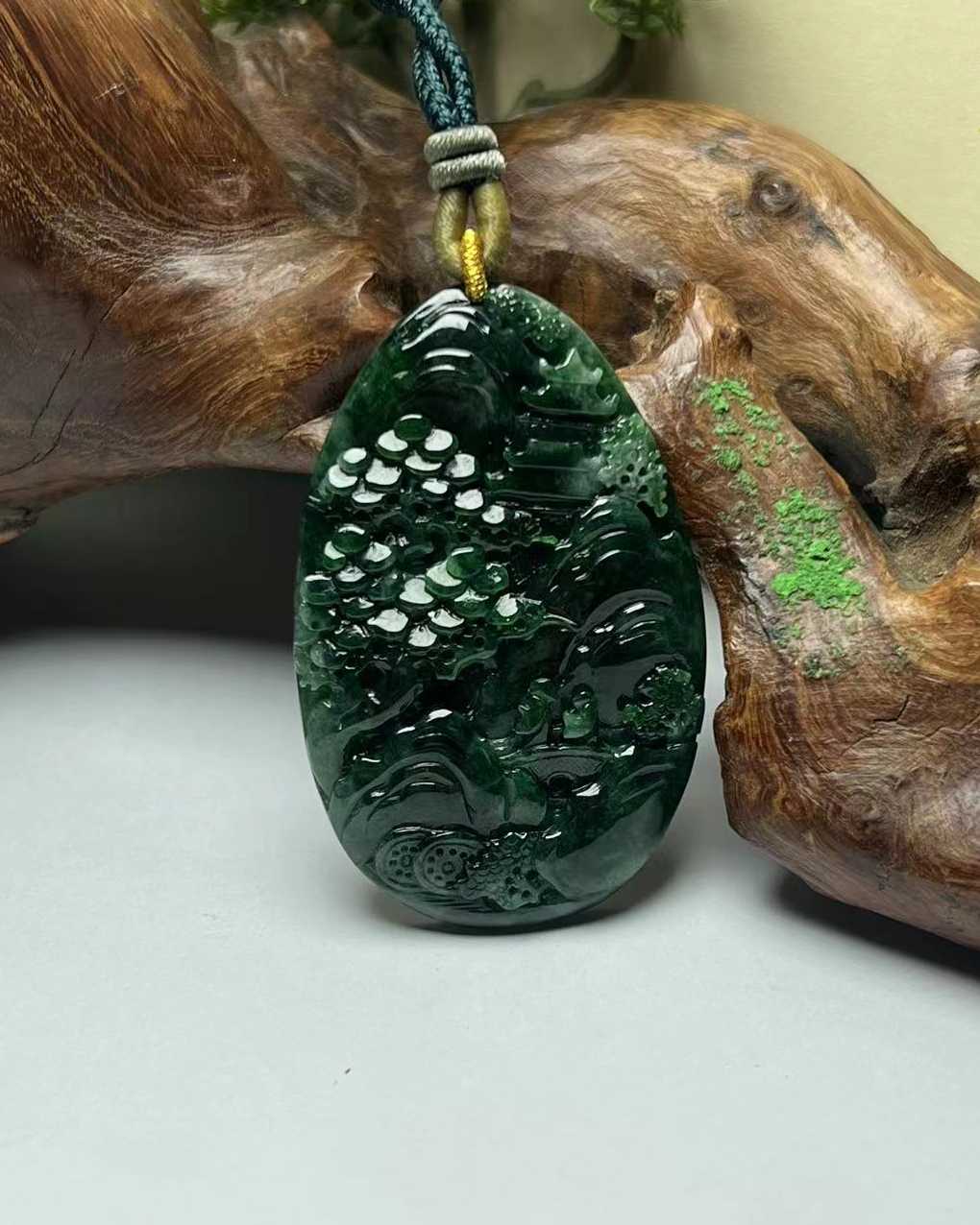 翠绿江山