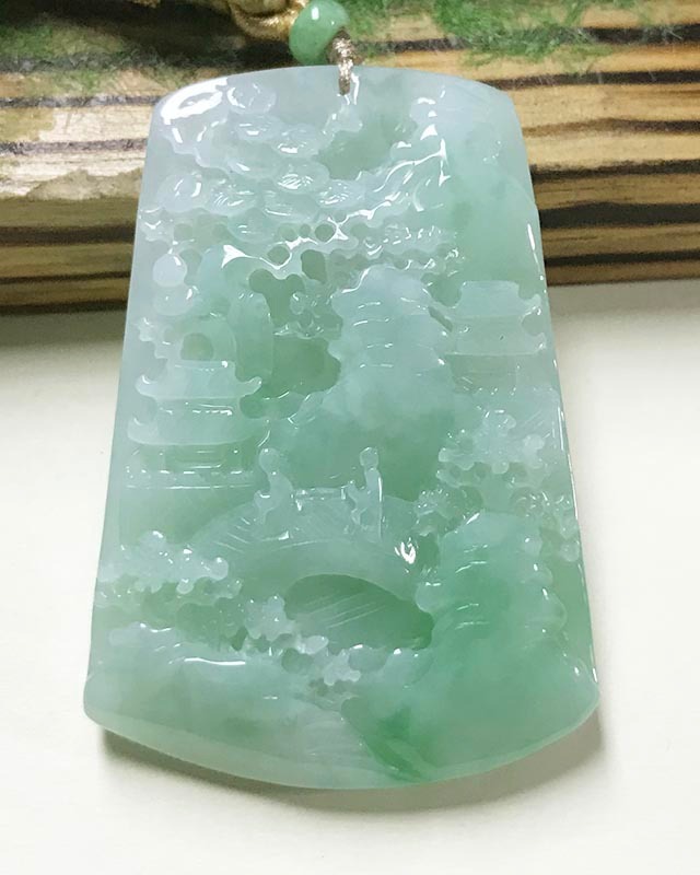 山色迎人